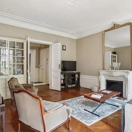 Elegant Parisien Paryż