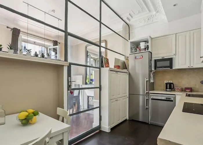 Elegant Parisien * Paris