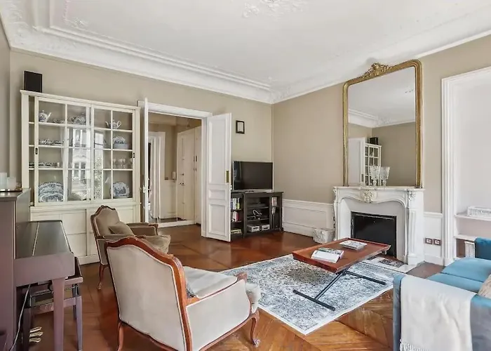 Elegant Parisien Paris